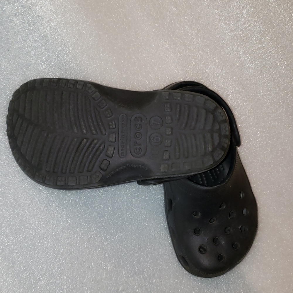Crocs - Picture 2 of 6